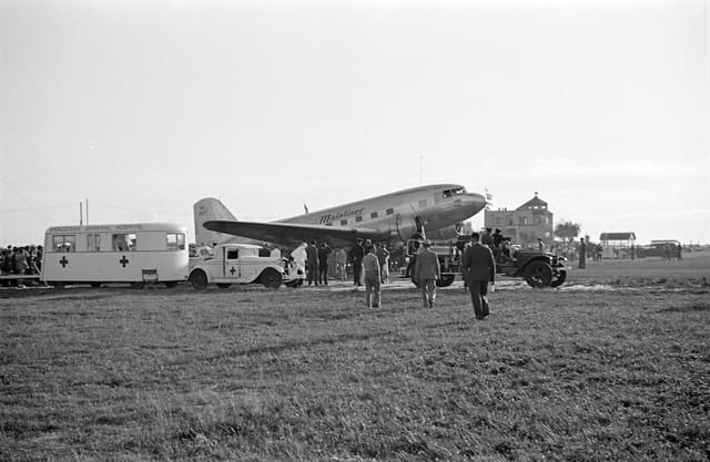  - Twin-engine aircraft