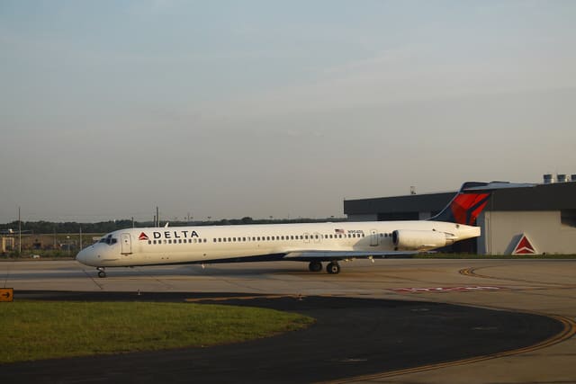 N904DL - Douglas
