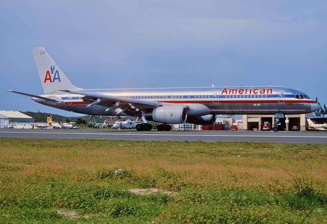 N695AN - Twin-engine aircraft