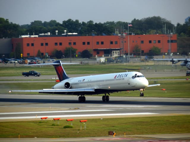 N975DL - Aircraft
