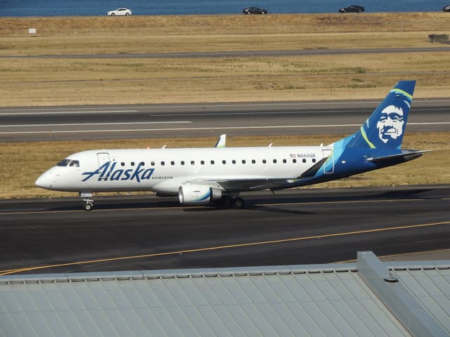 N660QX - Twin-engine aircraft