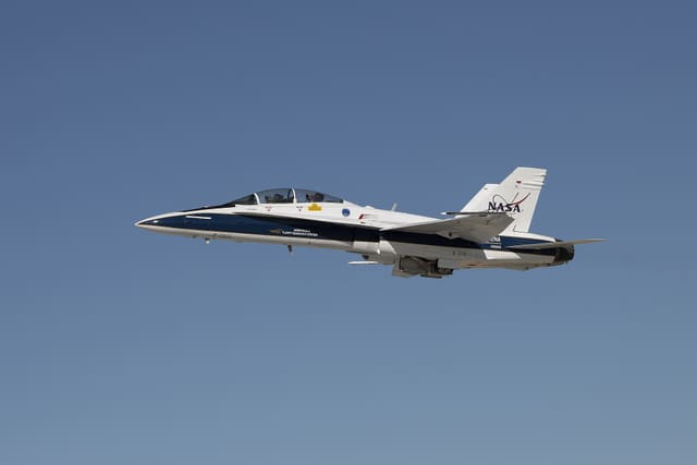 N862NA - Twin-engine aircraft