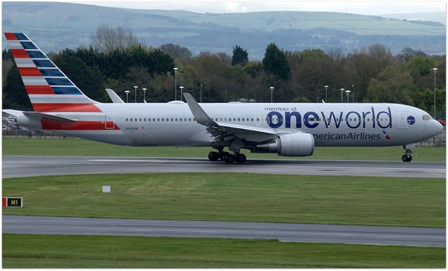 N343AN - Twin-engine aircraft