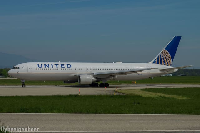 N660UA - Boeing