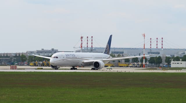 N12005 - Twin-engine aircraft