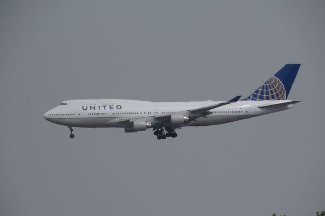 N104UA - Boeing