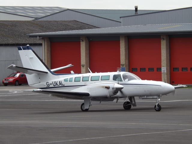 G-UKAL - Twin-engine aircraft