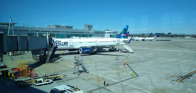 N984JB - Twin-engine aircraft