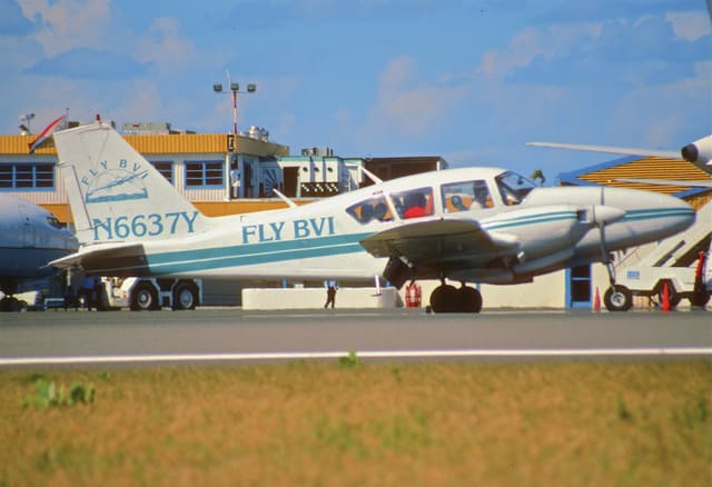 N6637Y - Twin-engine aircraft