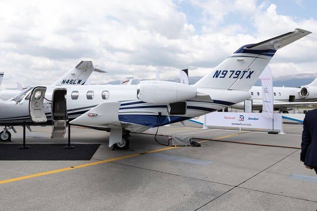 N979TX - Business jet