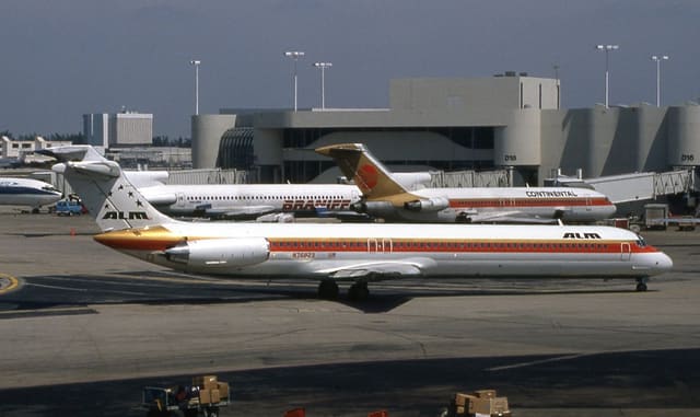 N76823 - Aircraft