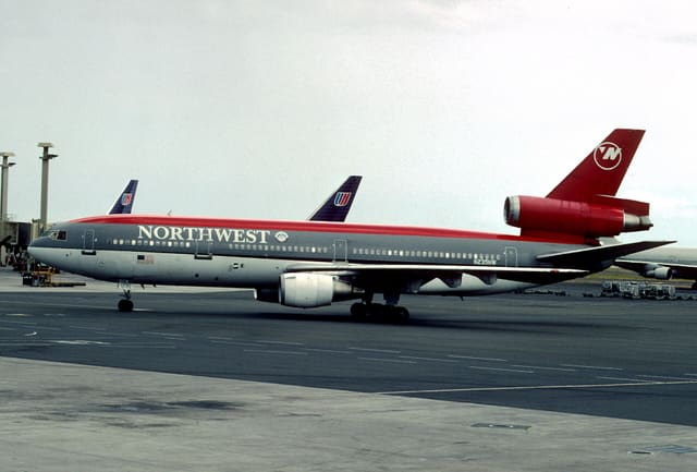 N235NW - Douglas