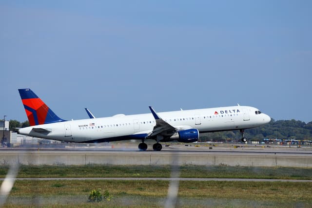 N331DN - Twin-engine aircraft