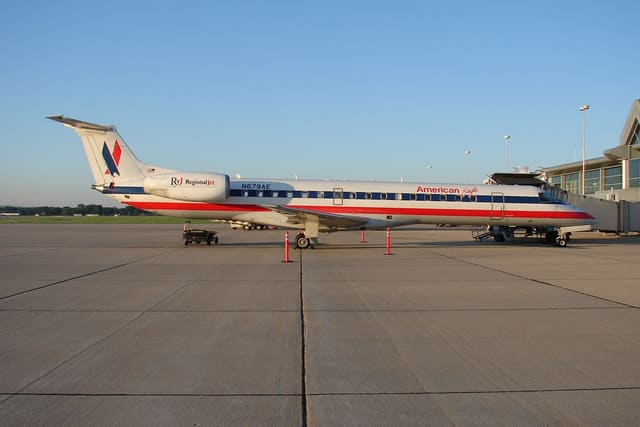 N679AE - Twin-engine aircraft