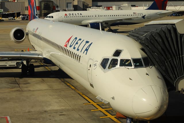 N956DL - Douglas
