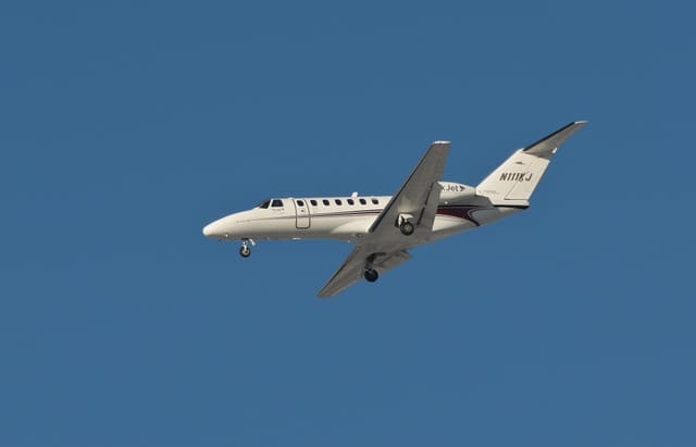 N111KJ - Business jet