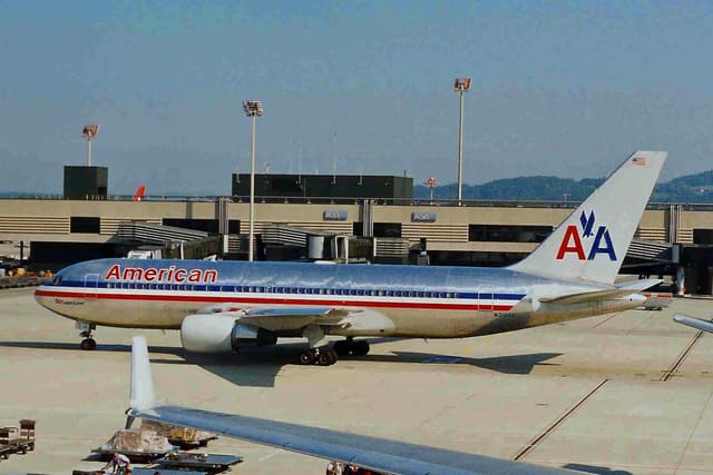 N319AA - Boeing
