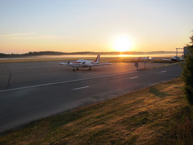 N818Y - Twin-engine aircraft