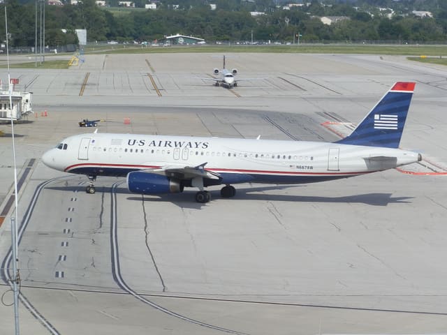 N667AW - Twin-engine aircraft