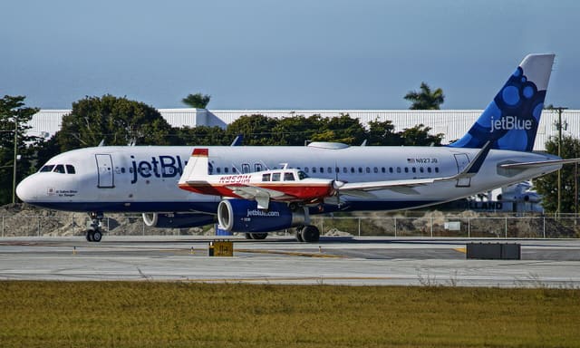 N959IM - Twin-engine aircraft