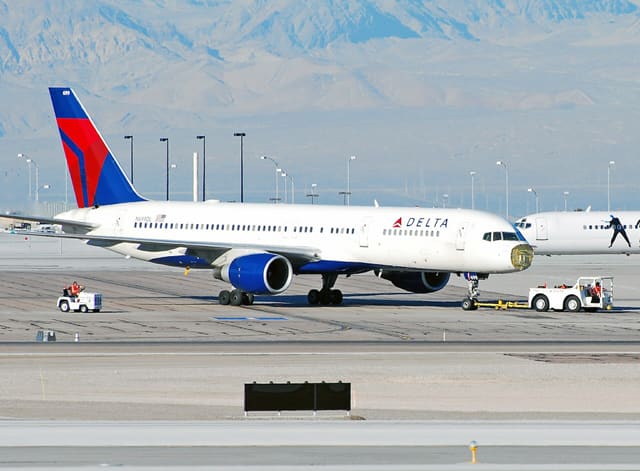 N699DL - Boeing