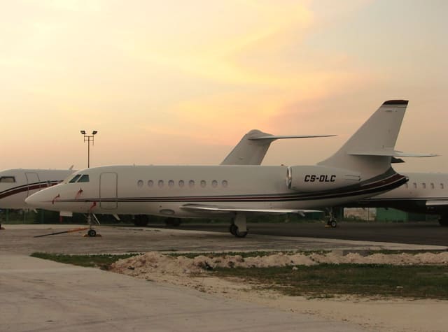 CS-DLC - Business jet
