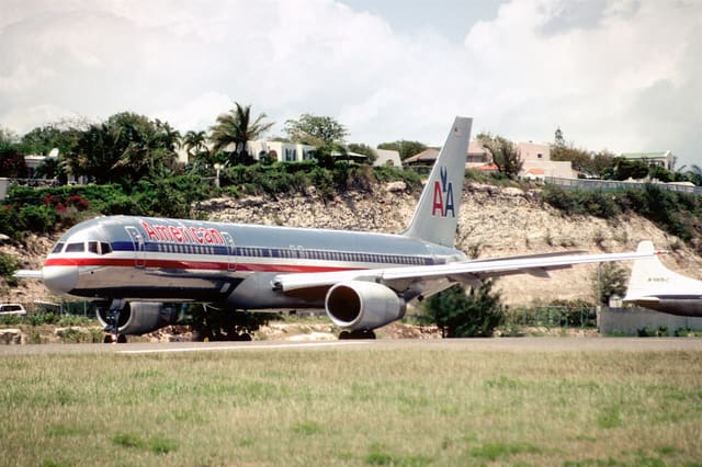N668AA - Boeing