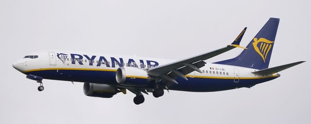EI-IJD - Twin-engine aircraft