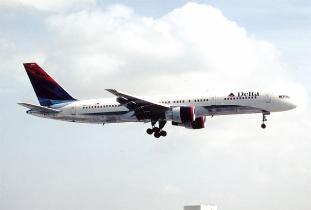 N675DL - Twin-engine aircraft