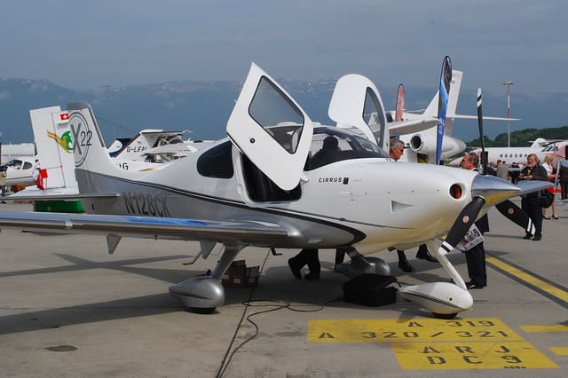 N128CK - Cirrus