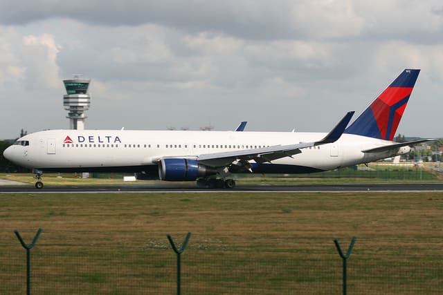 N1612T - Twin-engine aircraft