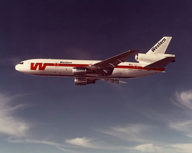 N901WA - Douglas