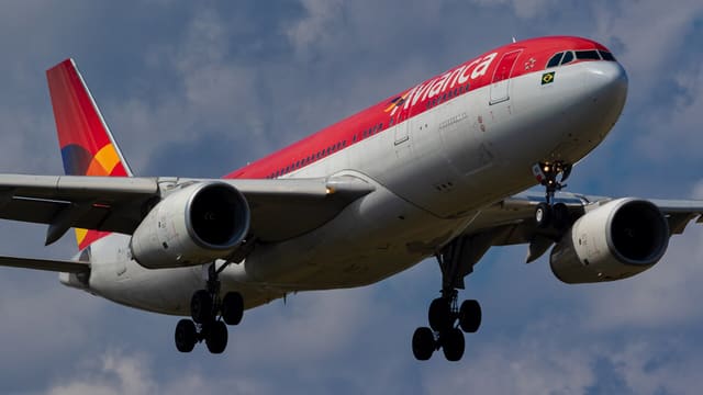  - Twin-engine aircraft