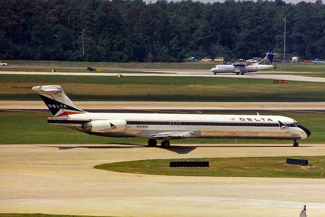 N908DE - Douglas