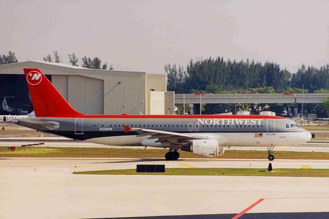 N338NW - Airbus