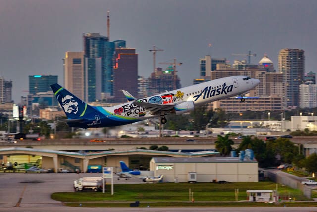 N587AS - Boeing