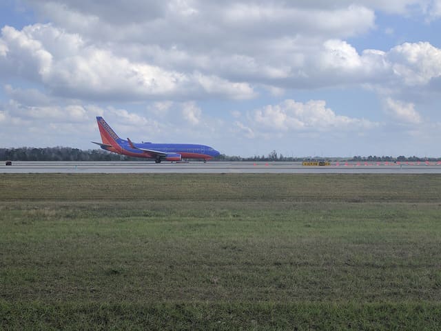 N900WN - Twin-engine aircraft