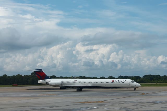 N901DE - Douglas