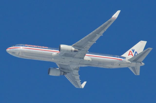 N381AN - Twin-engine aircraft
