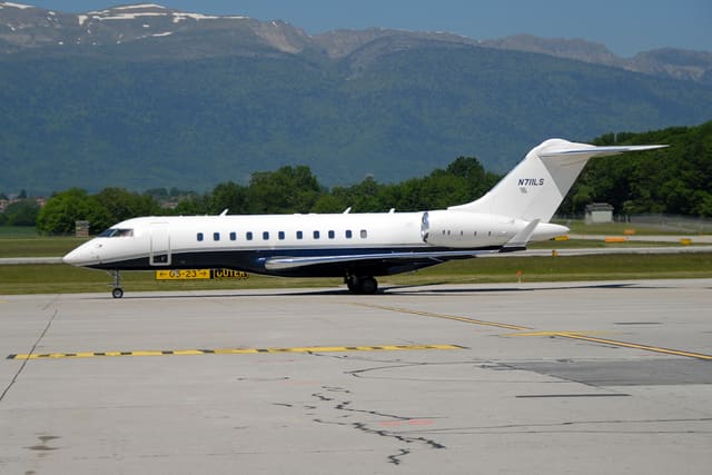 N711LS - Business jet