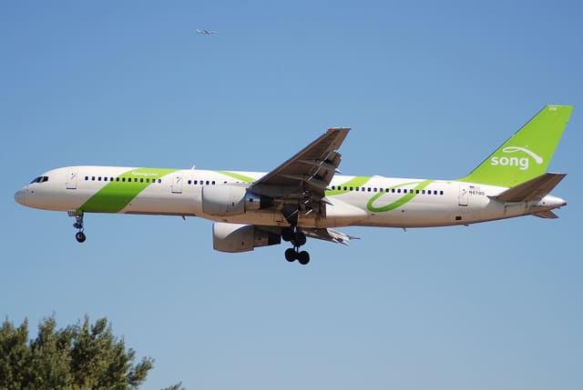 N6700 - Twin-engine aircraft