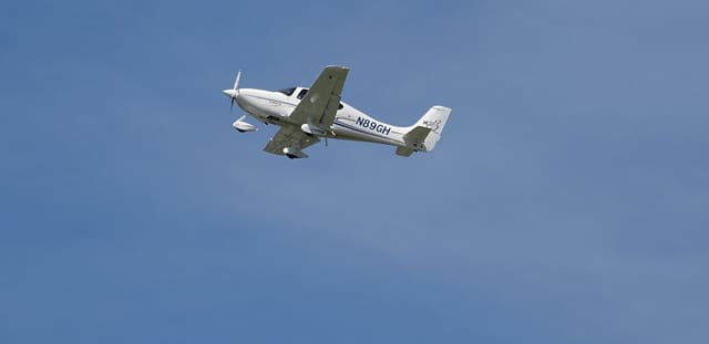 N89GH - Cirrus