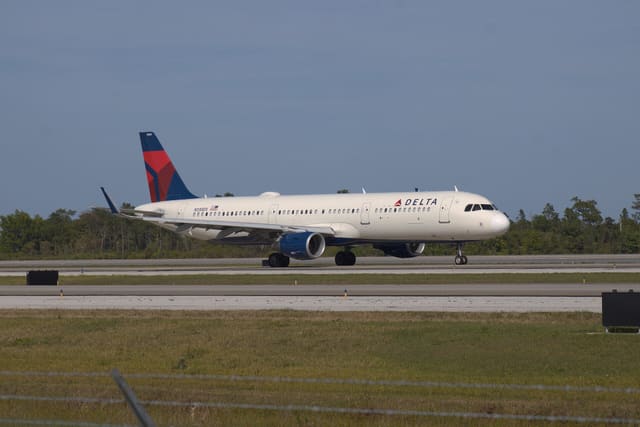 N330DX - Airbus
