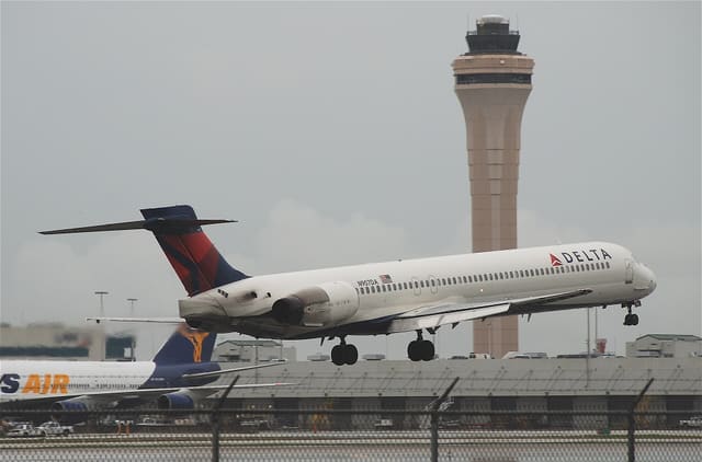 N907DA - Douglas