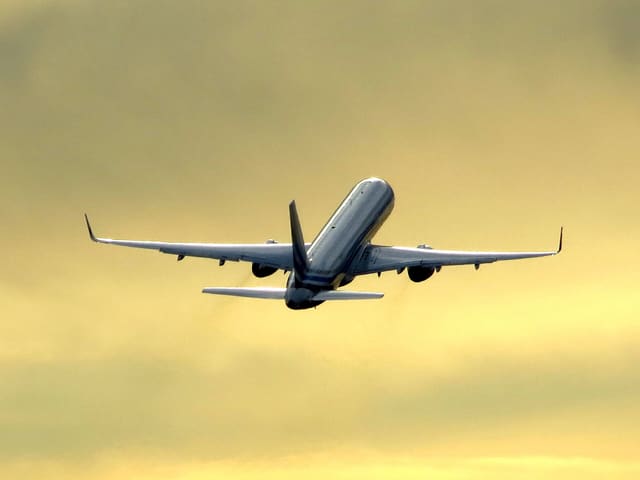 N801DM - Twin-engine aircraft