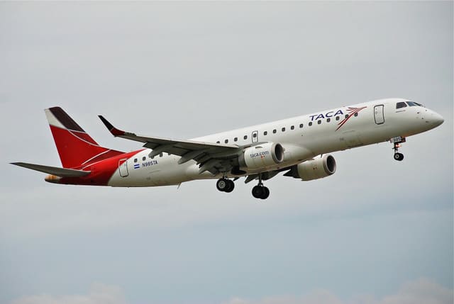 N985TA - Twin-engine aircraft