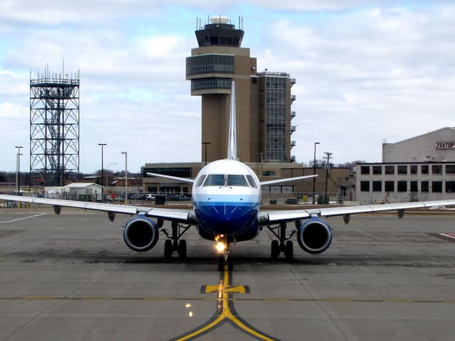 N855RW - Twin-engine aircraft