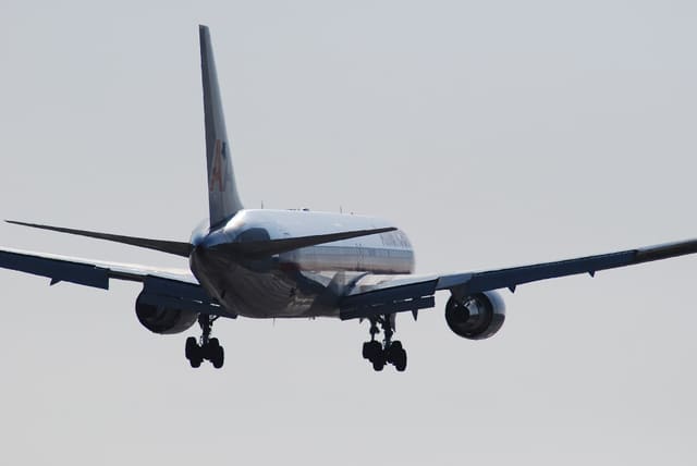 N392AN - Twin-engine aircraft