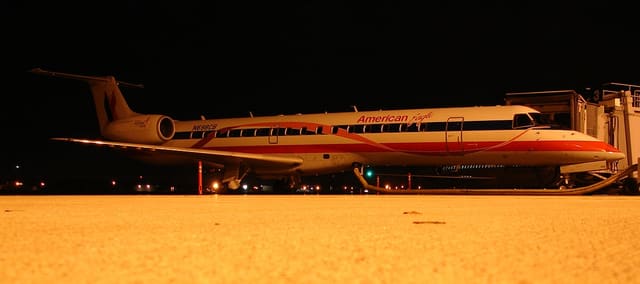 N698CB - Embraer