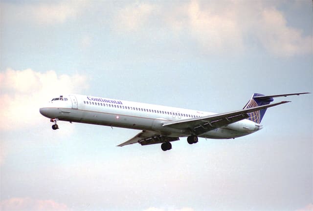 N83872 - Twin-engine aircraft